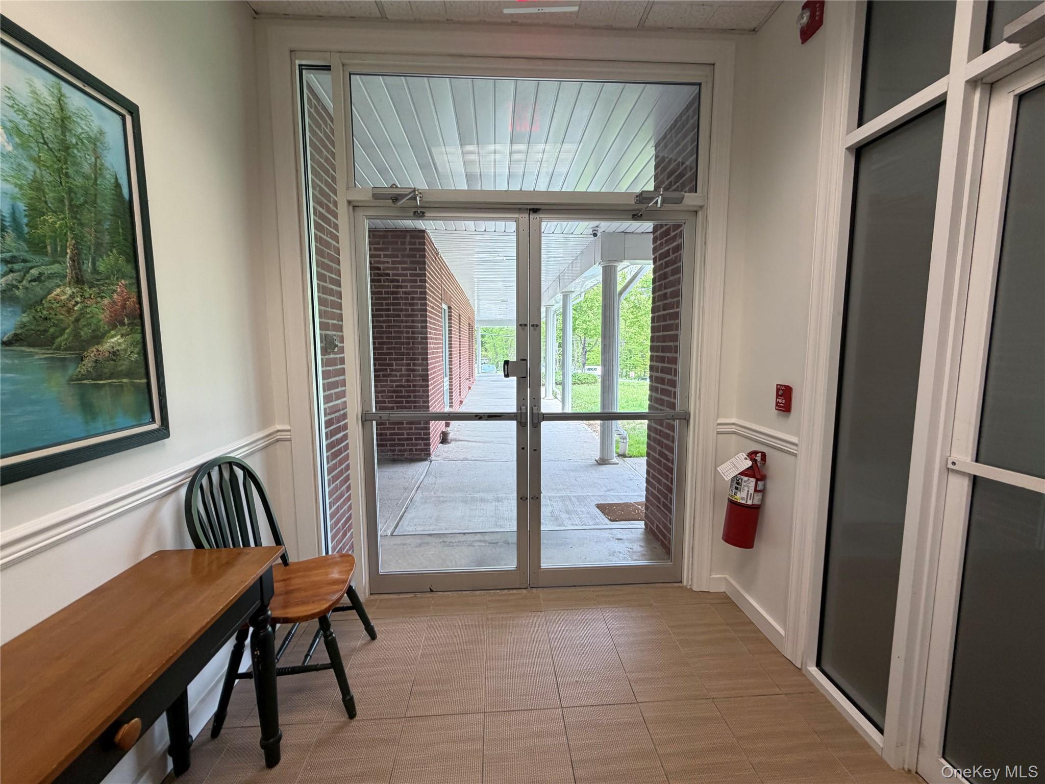 Position your business in the heart of North Salem at 60 June Road! Th...