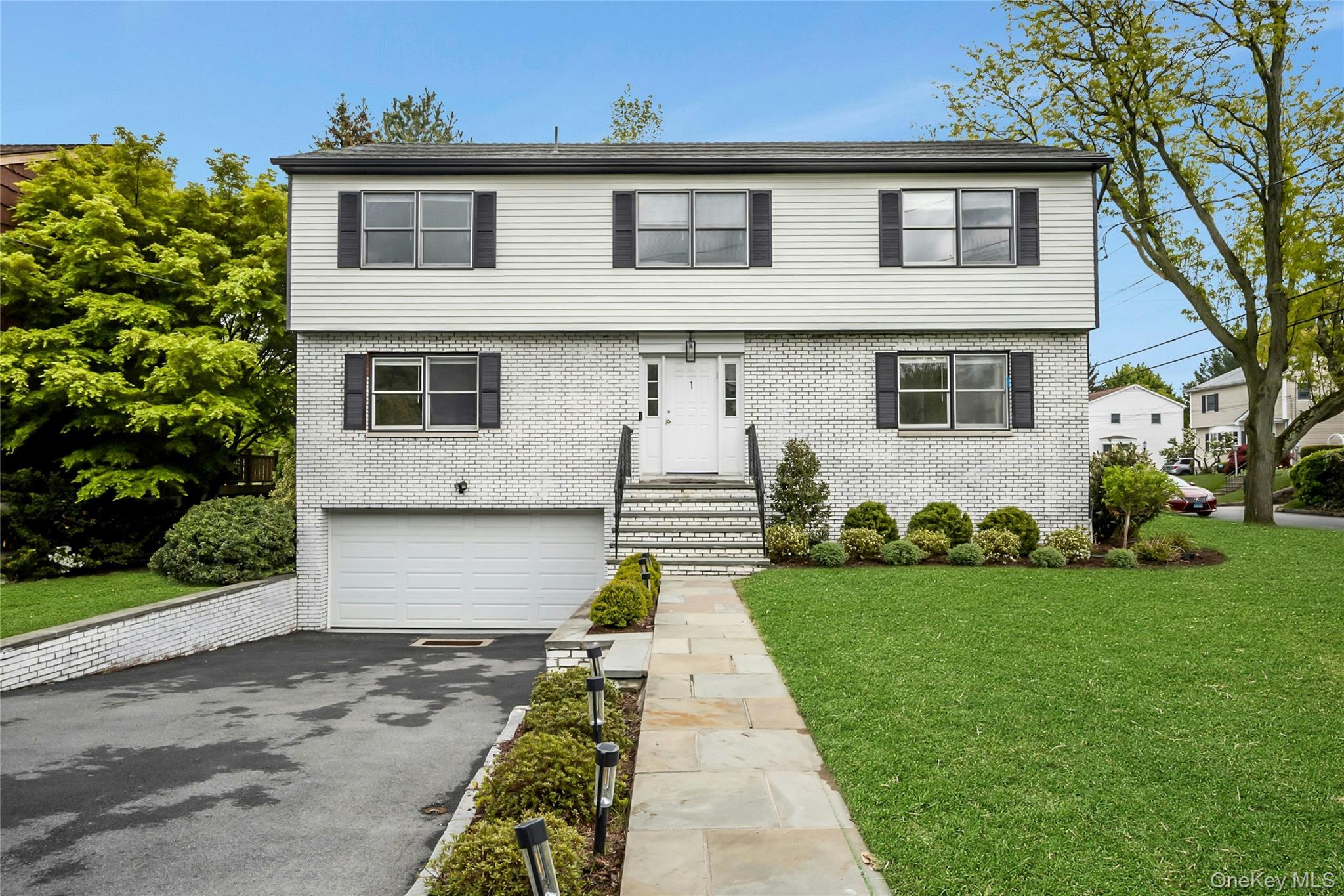 Space, light, and effortless living in the heart of Eastchester.
Welco...