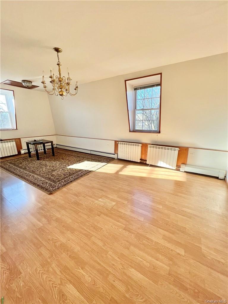 LOCATION LOCATION LOCATION walk to Mamaroneck train and downtown. 3 Be...