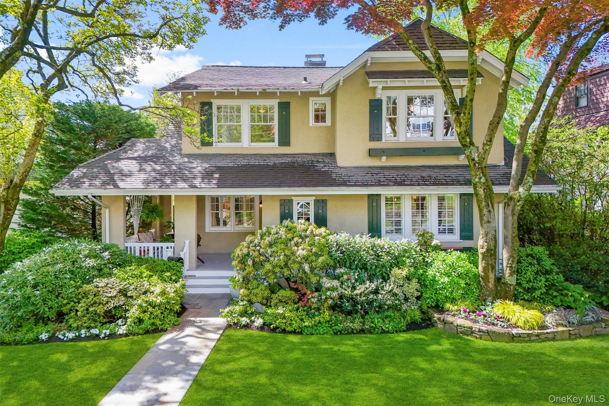 Located in the heart of Larchmont Village, just a short distance from...