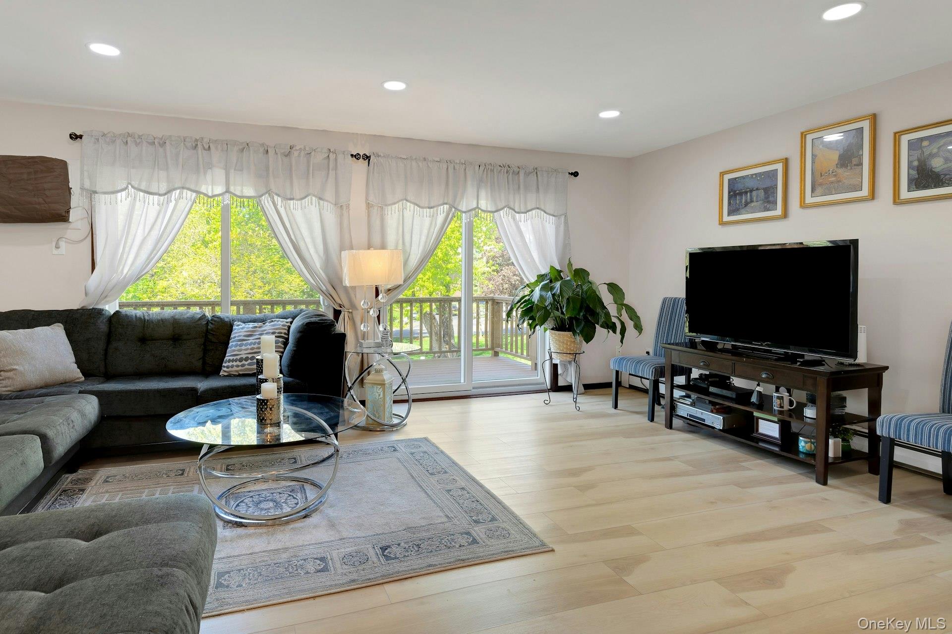 Photo 4 of this property