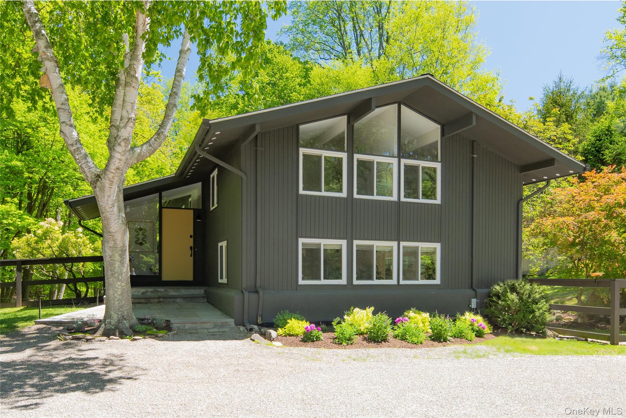 This midcentury retreat in the heart of Pound Ridge is sited on over t...