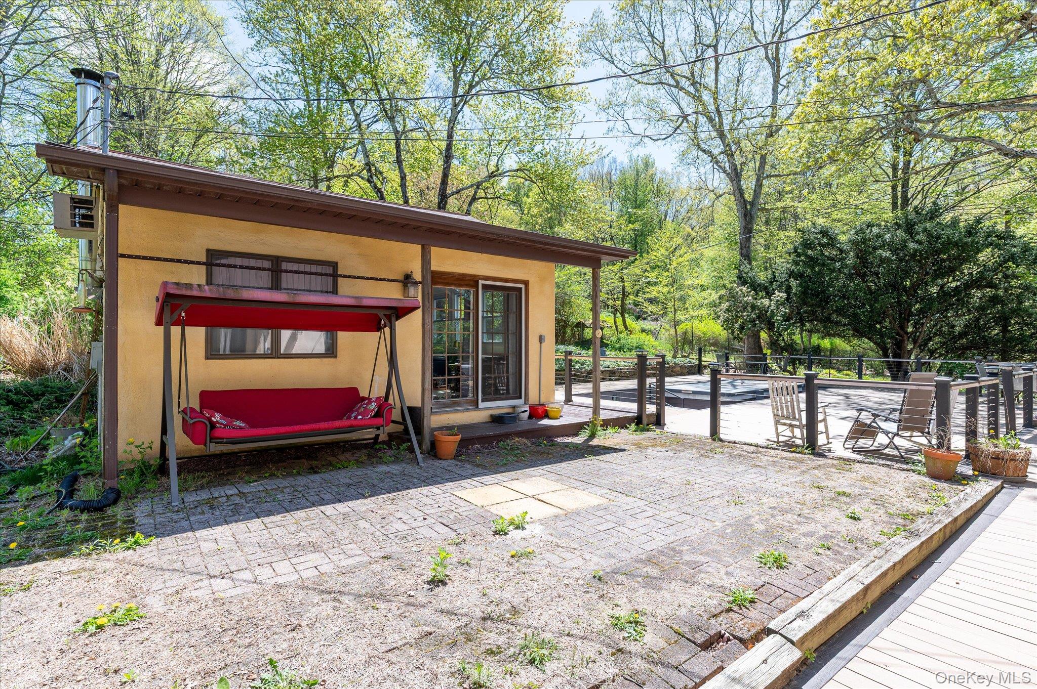 Charming pool house available for month-to-month rental at the picture...