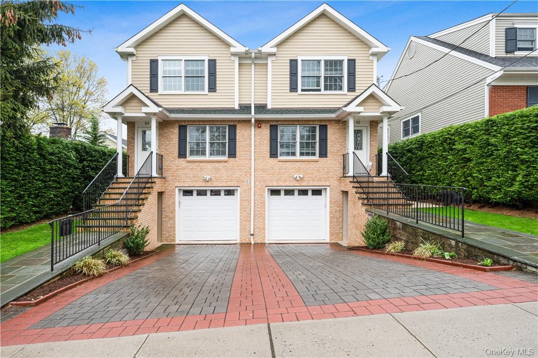 This exquisite duplex boasts four spacious bedrooms and three and a ha...