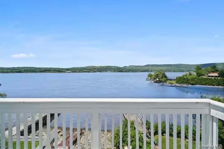 Wake up to panoramic Hudson River views in this stunning Verplanck wat...