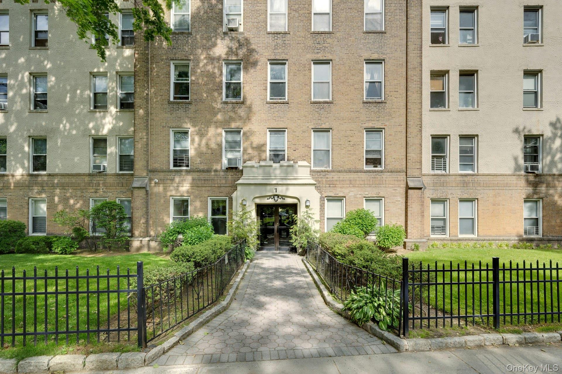 Set amid bucolic surroundings, this beautifully renovated unit in Moun...
