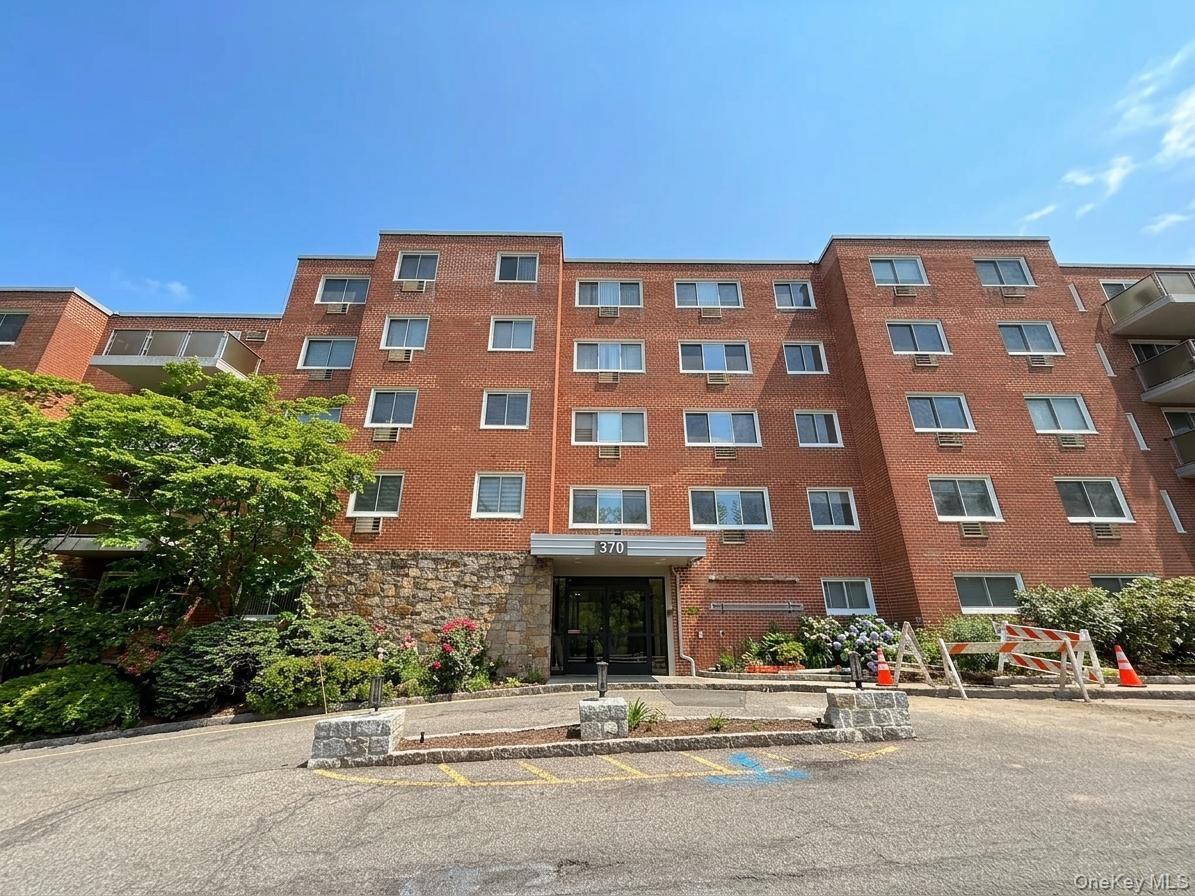 Welcome to The Edgemont — a bright and spacious 1-bedroom co-op offeri...