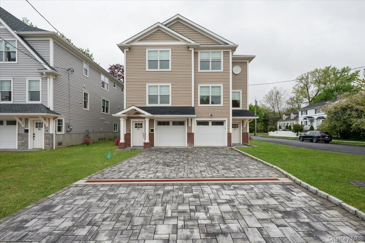 Beautiful new construction townhouse featuring 3 bedrooms, 2.5 bathroo...