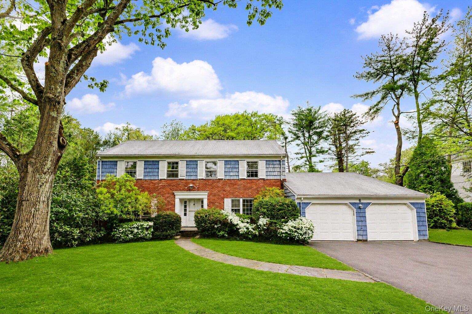 Nestled in the idyllic Winged Foot Estates neighborhood of Larchmont,...
