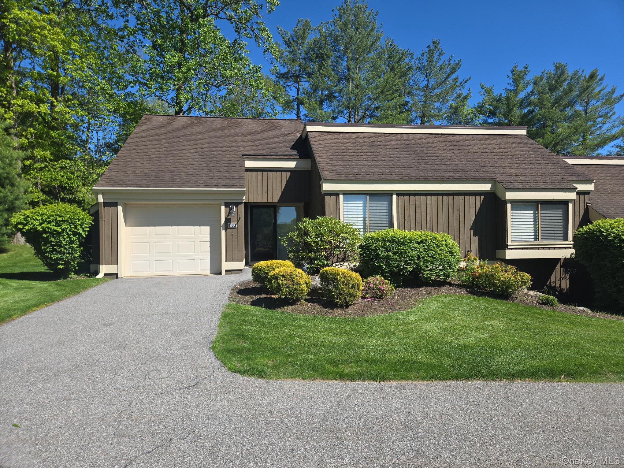 Beautiful one-level Stratford model in a wonderful location.  This uni...
