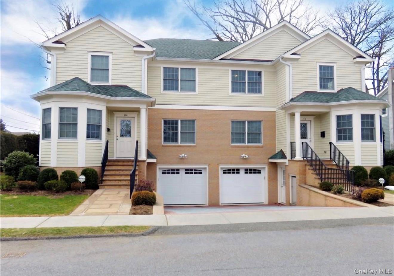Bright & Spacious townhouse unit in the heart of downtown Harrison! On...