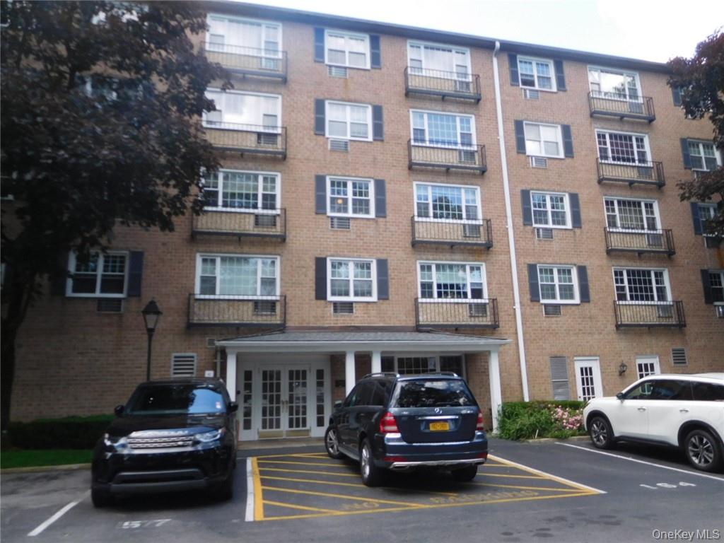 Welcome to Consulate on the Park, a gated community with 24 hour Gateh...