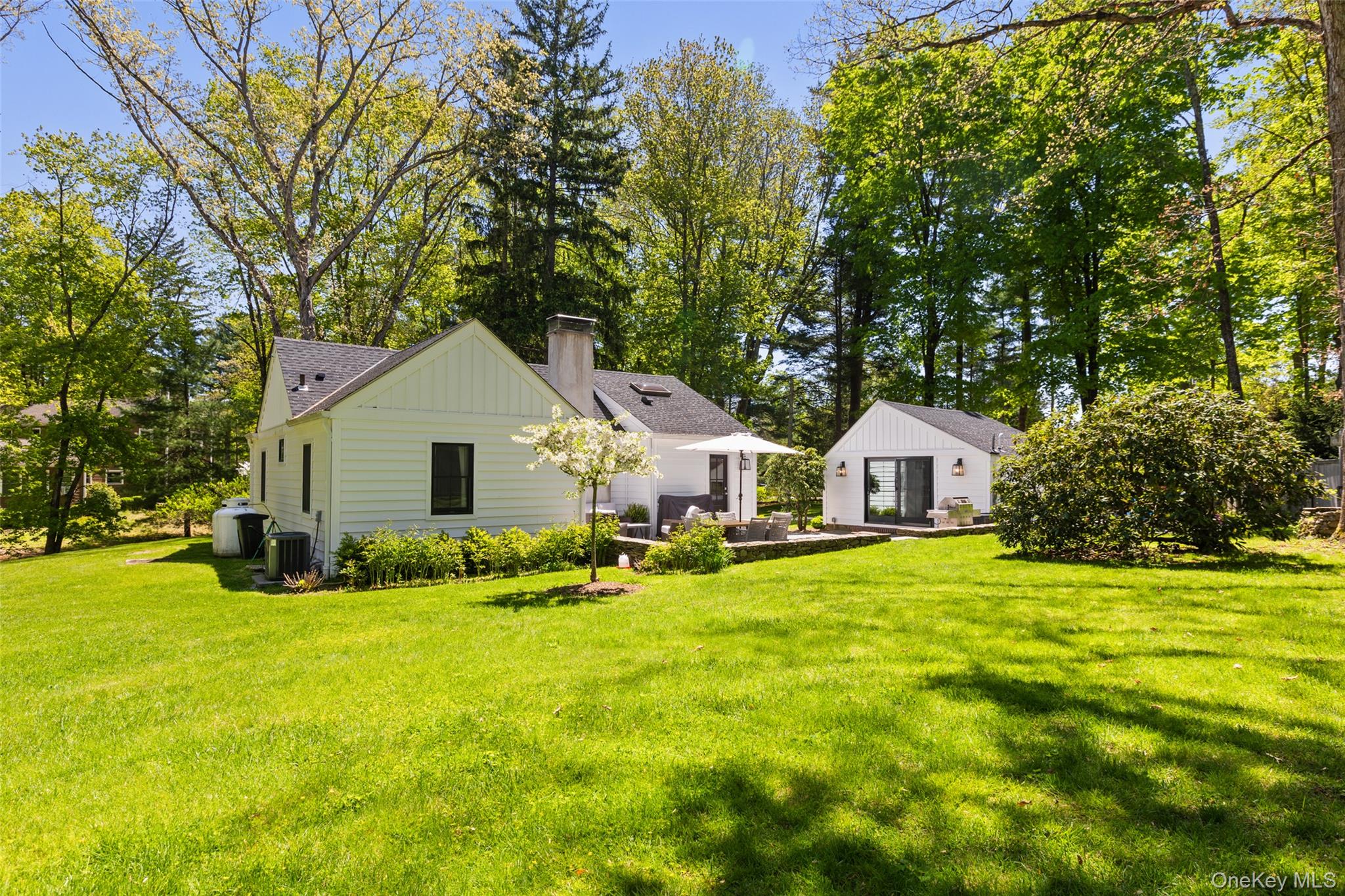 "Clinton Cottage"  The perfect country cottage in a desirable Estate a...