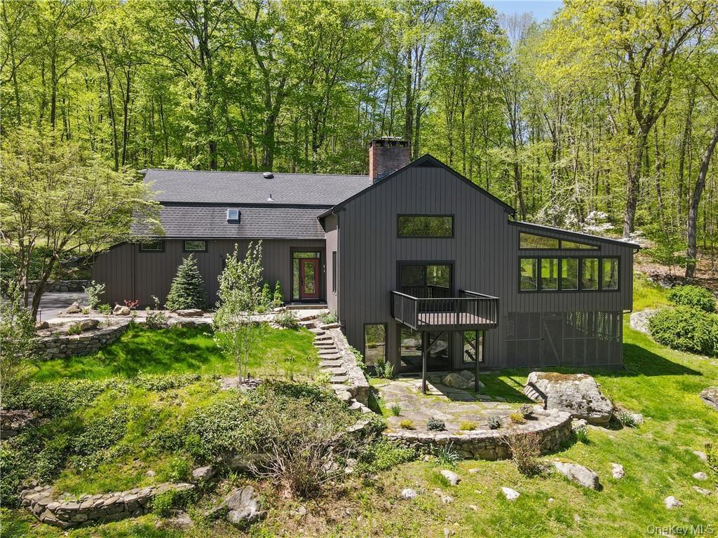 Stunning Contemporary Farmhouse in Pound Ridge, NY set on over 3 acres...