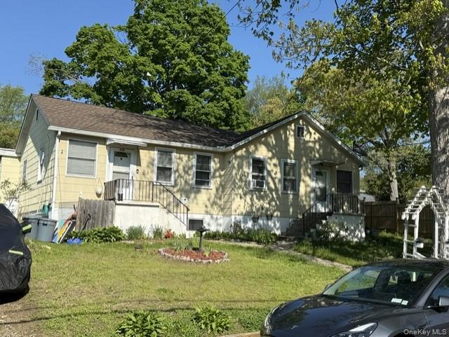 Two Unit home in Lake Peekskill, 1 level living with 2 bedrooms in eac...