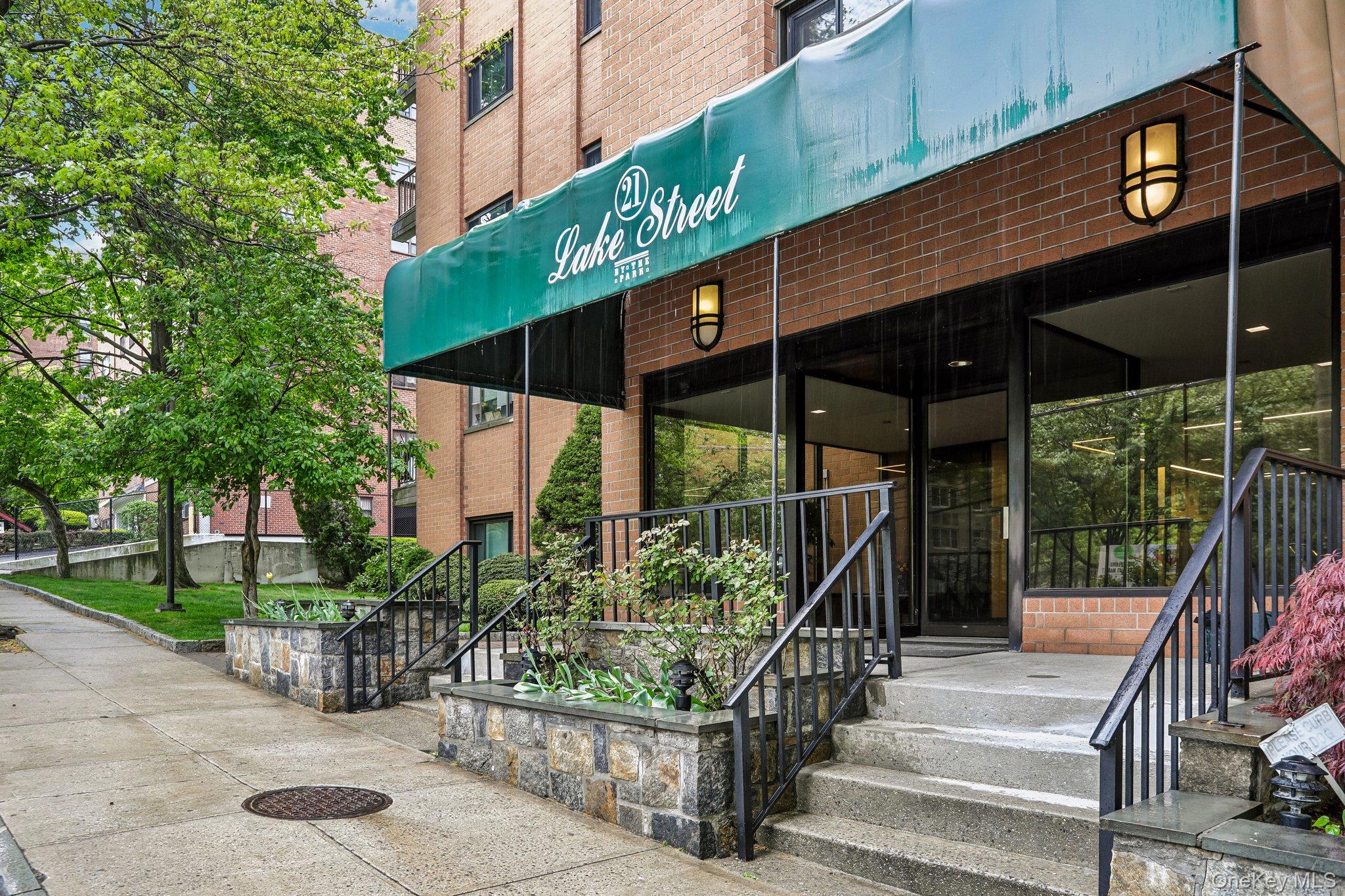 Beautiful, spacious and immaculate one bedroom apartment for rent in a...