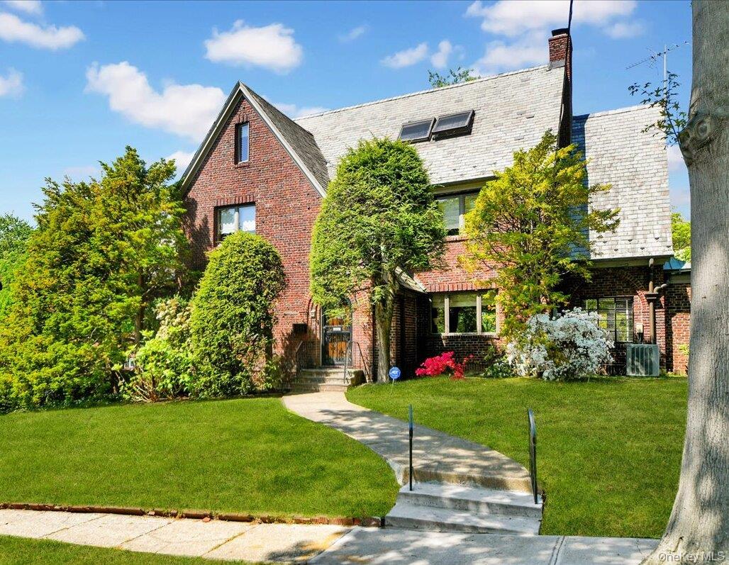Welcome to 184 Commonwealth Avenue, a beautiful expanded full-brick Tu...
