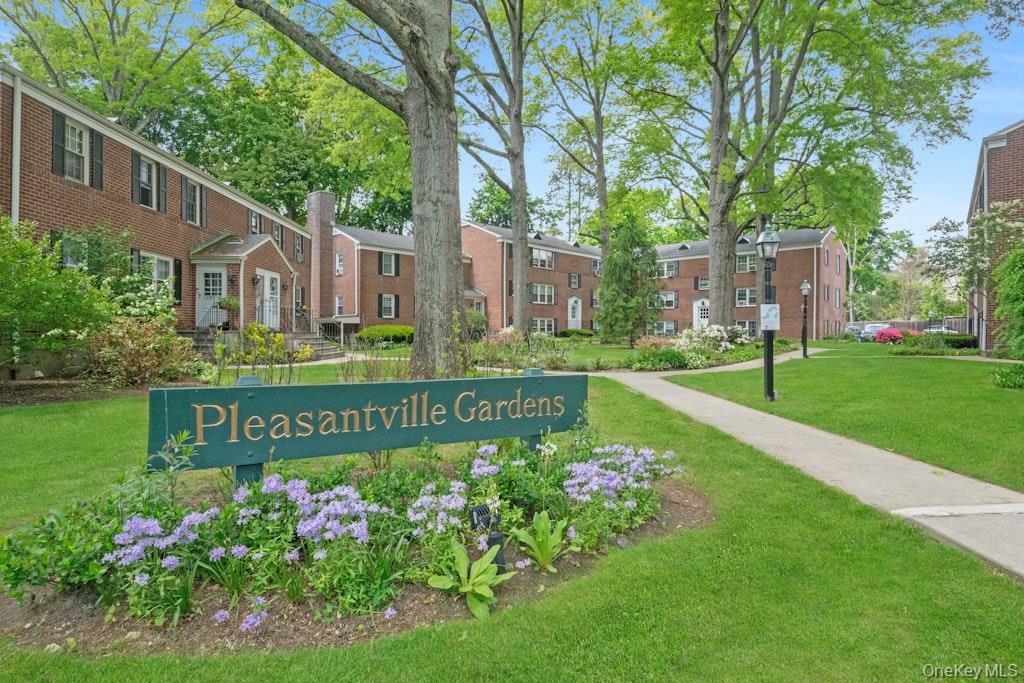 Bright 1-bed condominium in Pleasantville, NY, offering convenient, lo...