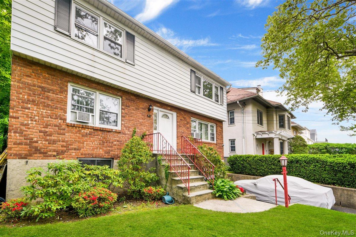 Newly renovated and spacious three bedroom, one bathroom apartment for...
