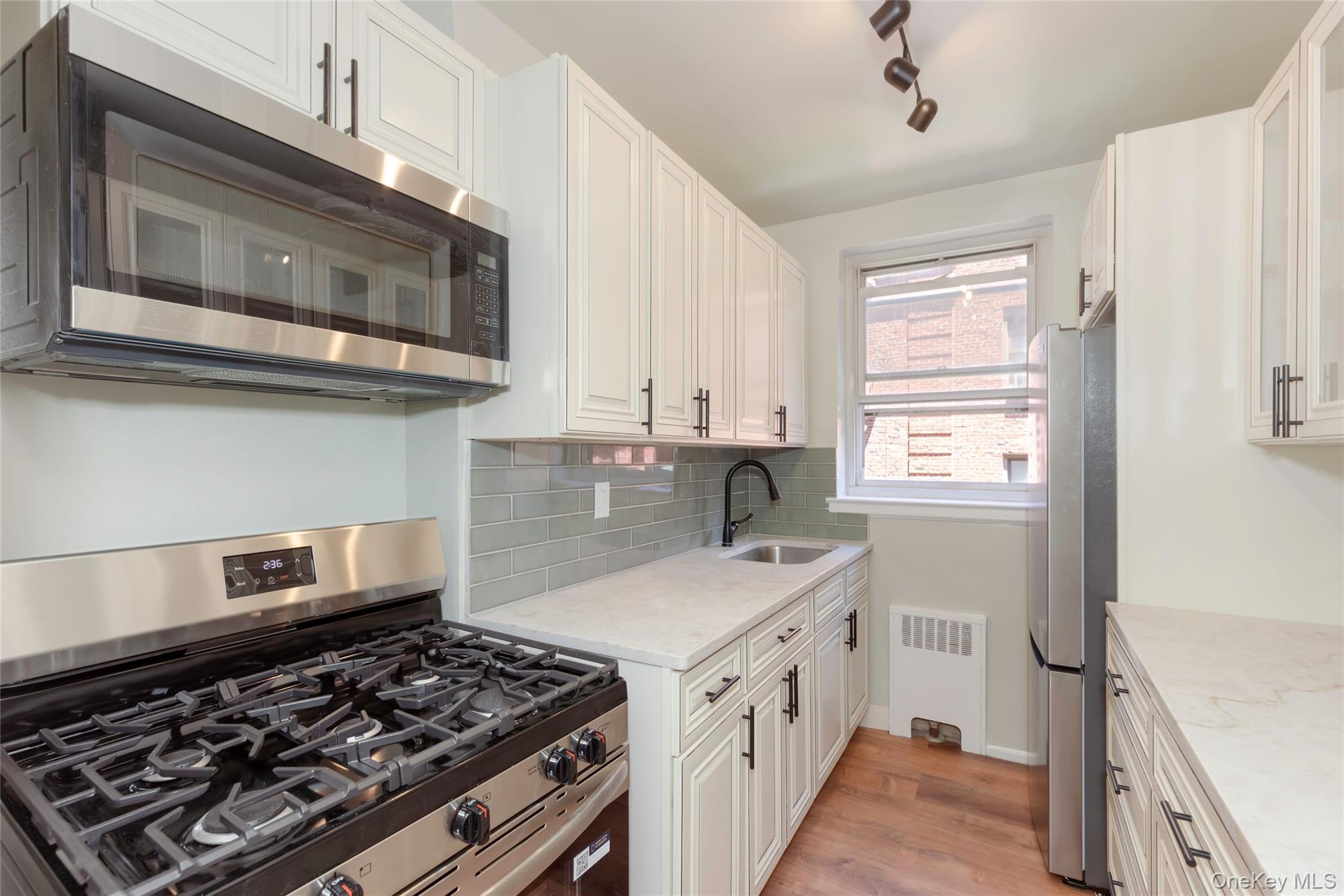 Meticulously renovated 1-bedroom co-op in the heart of White Plains fe...