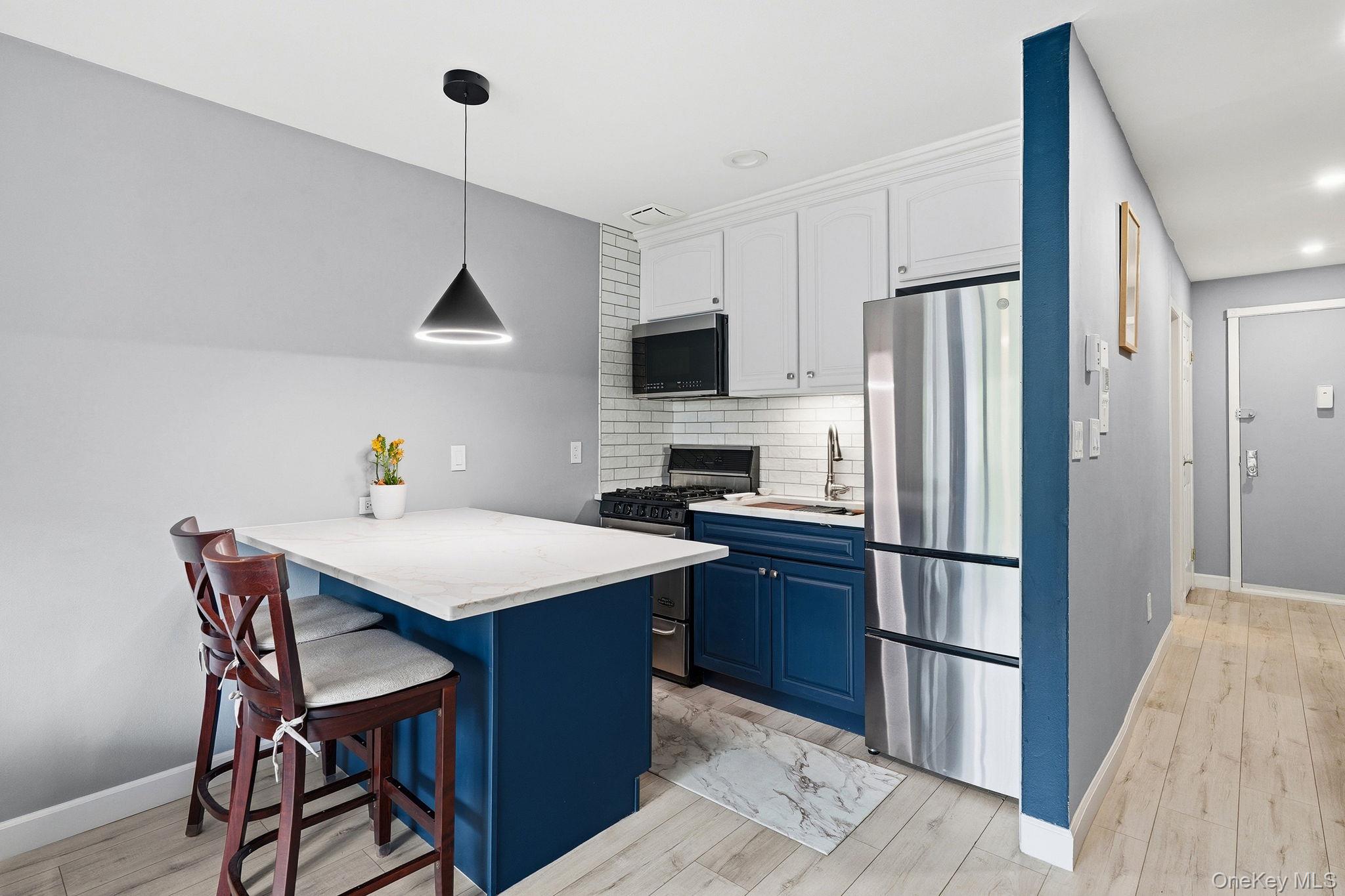 This furnished designer Studio Co-op in Pet-Friendly Dorchester Garden...